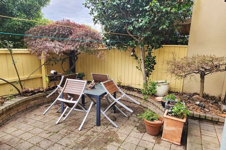 Photo of property in 2/28 Derby Street, St Albans, Christchurch, 8014