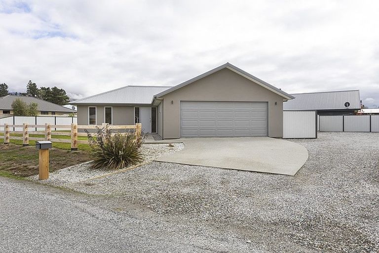 Photo of property in 37 Missy Crescent, Mount Pisa, Cromwell, 9383