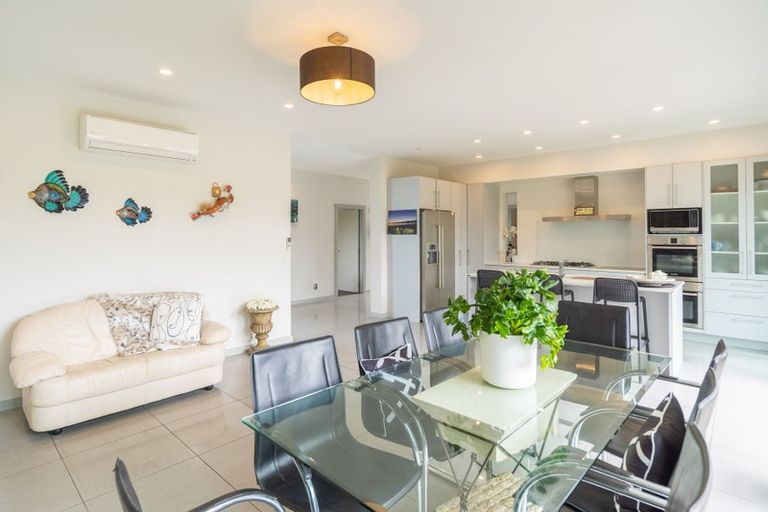 Photo of property in 18 Olliver Grove, Waikanae Beach, Waikanae, 5036