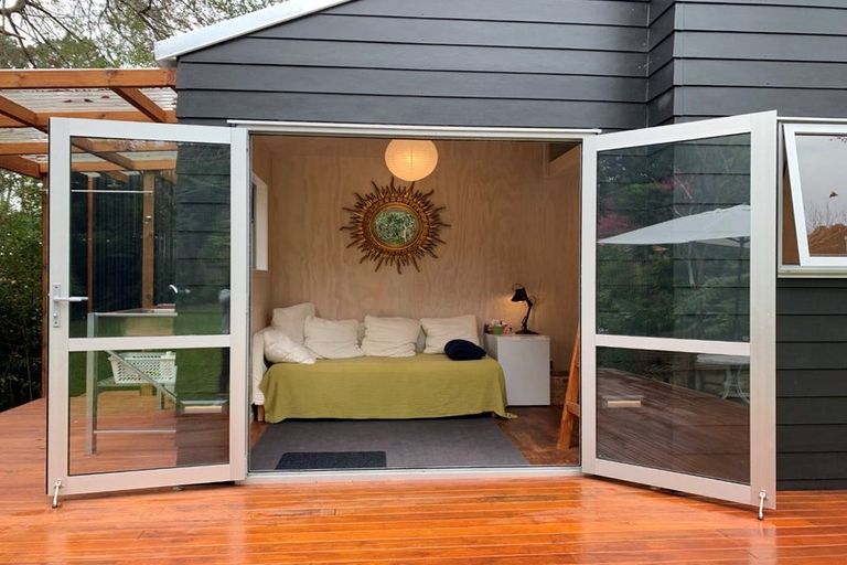 Photo of property in 105 Takahe Road, Titirangi, Auckland, 0604