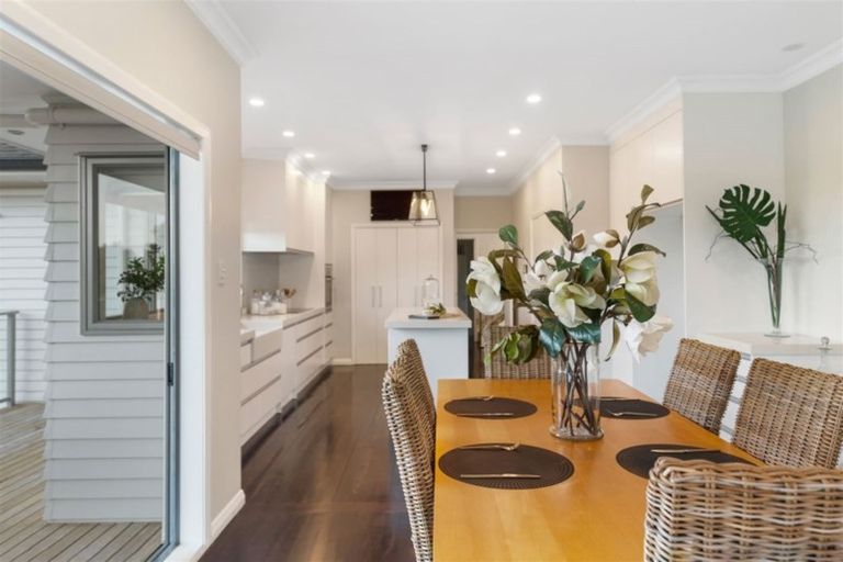 Photo of property in 201 Bleakhouse Road, Mellons Bay, Auckland, 2014