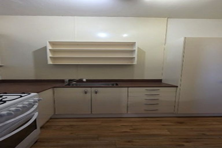 Photo of property in Devonport Apartments, 31/127 Saint Aubyn Street, New Plymouth, 4310