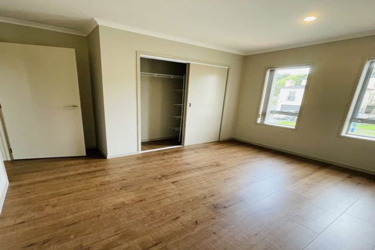 Photo of property in 23 Horizon Road, Oteha, Auckland, 0632