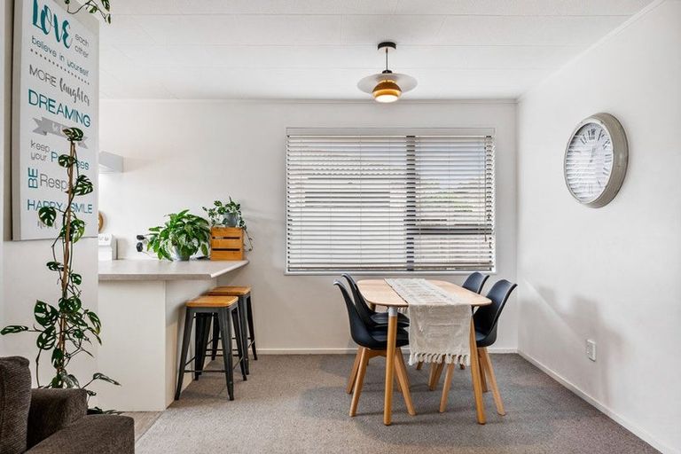 Photo of property in 1b Arney Road, Ranui, Auckland, 0612