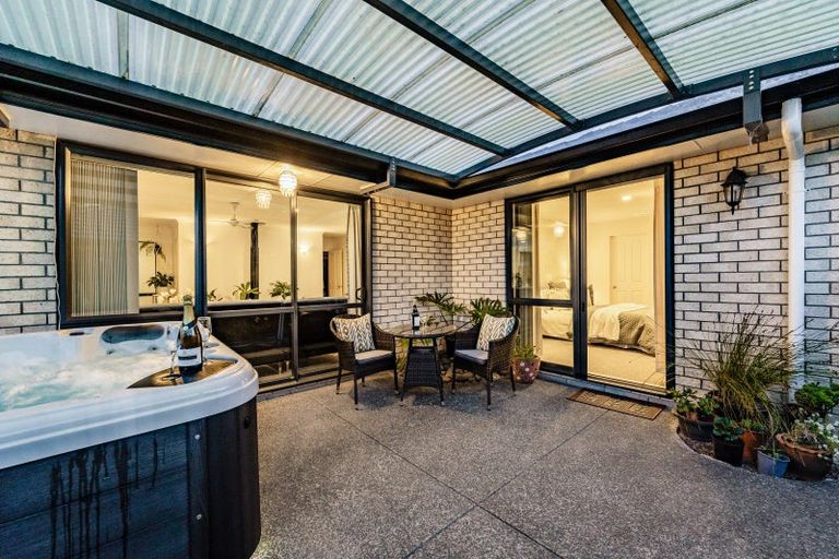 Photo of property in 17 Ruze Vida Drive, Massey, Auckland, 0614