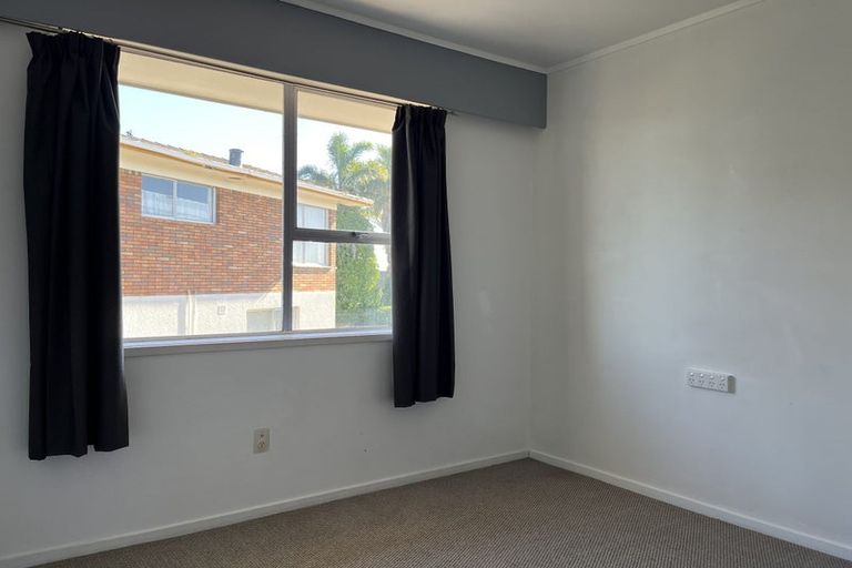 Photo of property in 68 Royal Road, Massey, Auckland, 0614