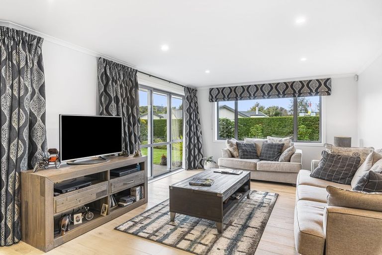 Photo of property in 2 Lamont Place, Waikanae, 5036