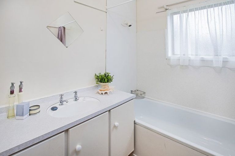 Photo of property in 2/26 Angelo Avenue, Howick, Auckland, 2014