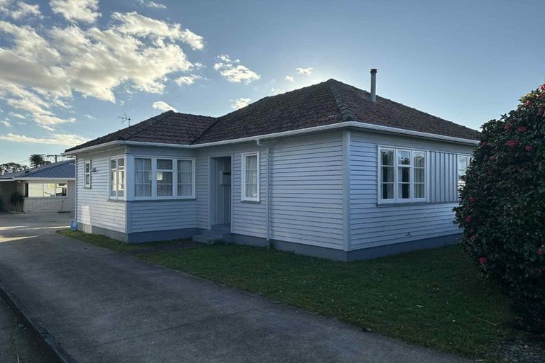 Photo of property in 206 Coronation Avenue, Welbourn, New Plymouth, 4310