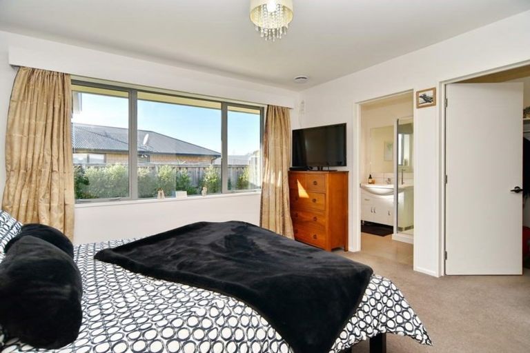 Photo of property in 12 Stonebridge Lane, Oxford, 7430