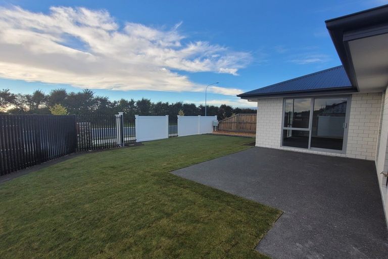 Photo of property in 1 Mccahon Drive, Rangiora, 7400