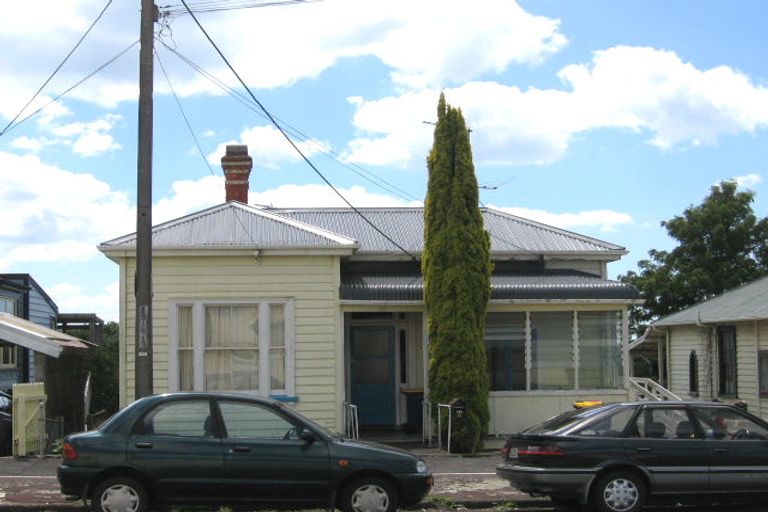 Photo of property in 96 Calliope Road, Stanley Point, Auckland, 0624