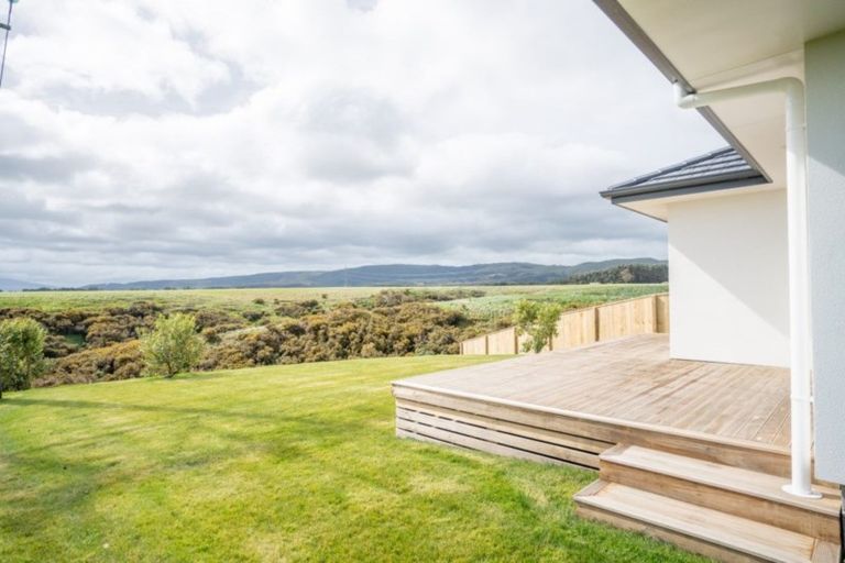 Photo of property in 35 Silicon Way, Fitzherbert, Palmerston North, 4410