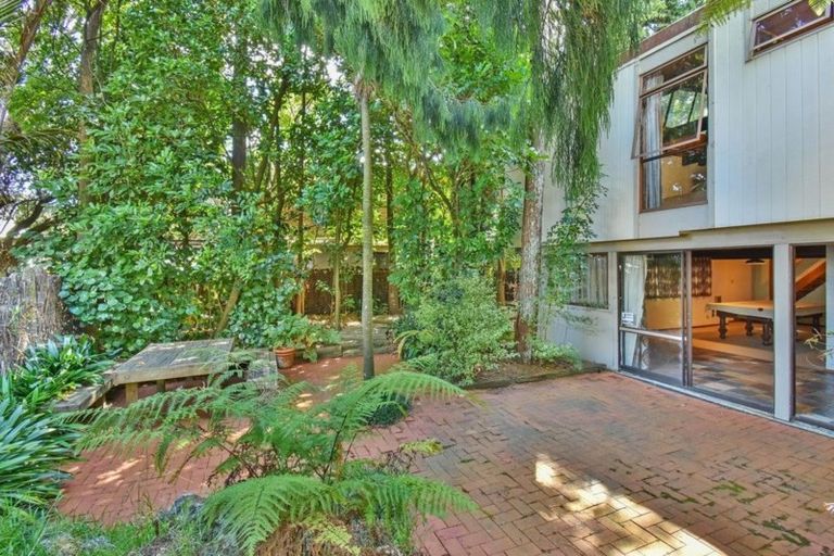 Photo of property in 30 Scenic Drive, Hillpark, Auckland, 2102