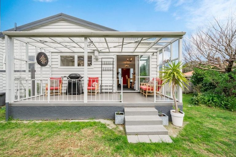 Photo of property in 33 Ocean Road, Paraparaumu Beach, Paraparaumu, 5032