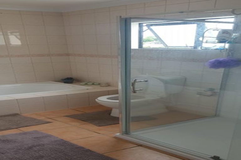 Photo of property in 28 Langana Avenue, Browns Bay, Auckland, 0630