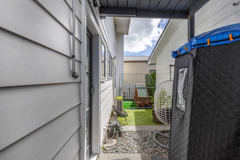 Photo of property in 2/3 School Road, Plimmerton, Porirua, 5026