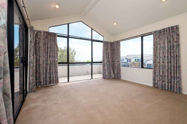 Photo of property in 20 Gillard Place, Eastern Beach, Auckland, 2012