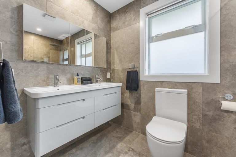 Photo of property in 16 Ivy Lane, Kelvin Grove, Palmerston North, 4414