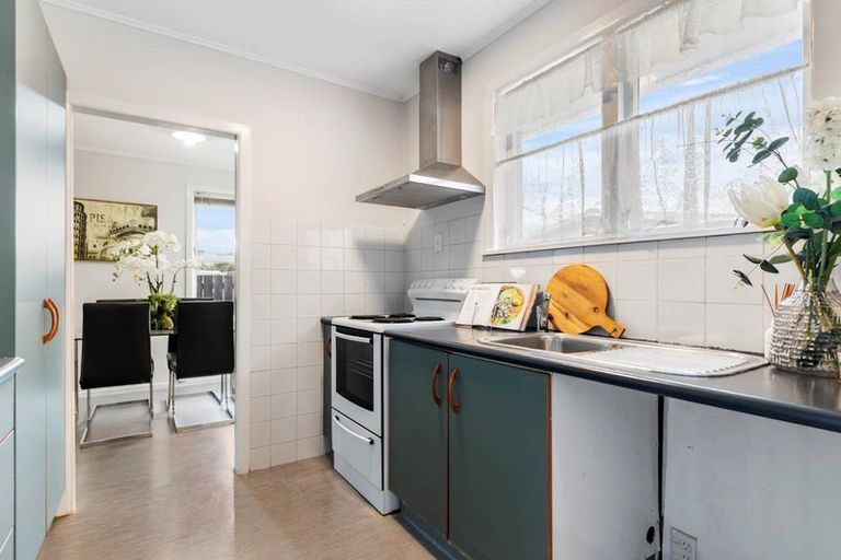 Photo of property in 24 Tairere Crescent, Rosehill, Papakura, 2113