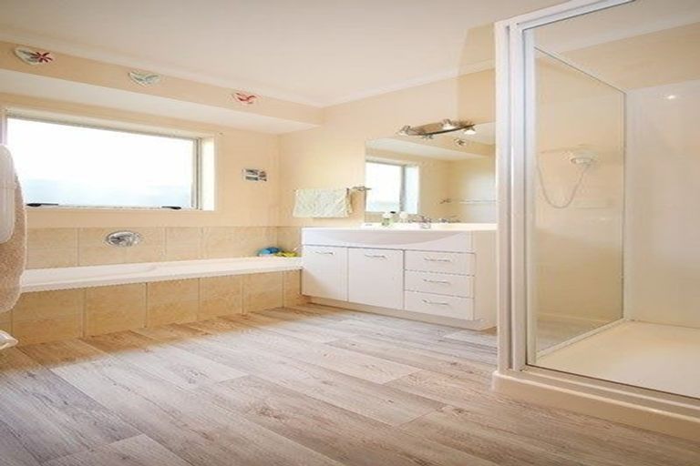 Photo of property in 11 Grabella Place, Papamoa Beach, Papamoa, 3118