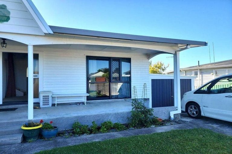Photo of property in 1/22 Gladys Avenue, Glenfield, Auckland, 0629