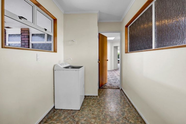 Photo of property in 4 Waiwera Place, Merrilands, New Plymouth, 4312