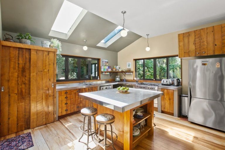 Photo of property in 7-9 Mace Terrace, Oakura, 4314