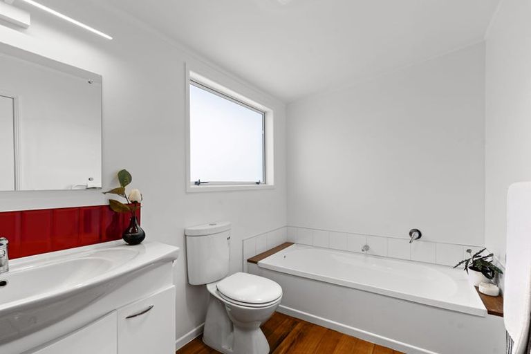 Photo of property in 27 Roy Terrace, Moturoa, New Plymouth, 4310