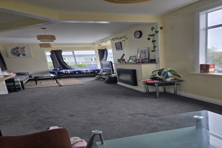 Photo of property in 80 Queens Drive, Lyall Bay, Wellington, 6022