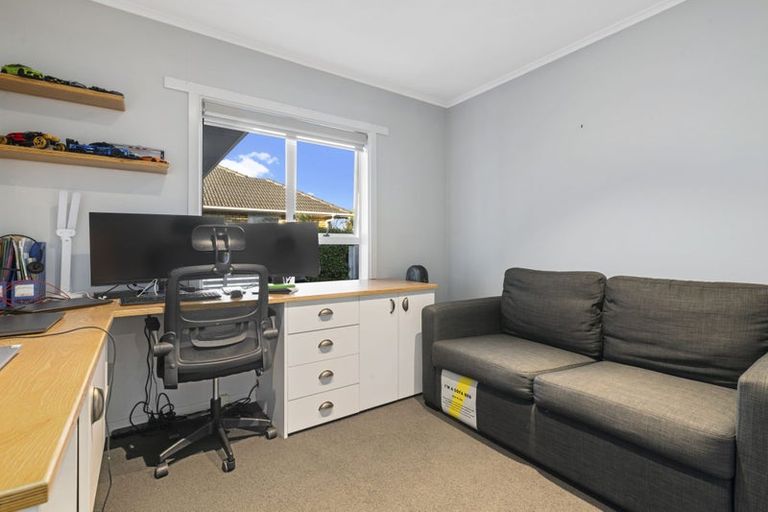 Photo of property in 37a Bradbury Road, Botany Downs, Auckland, 2010