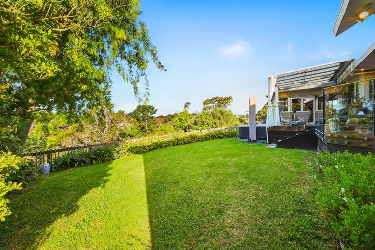 Photo of property in 22 Windfall Grove, Greenhithe, Auckland, 0632