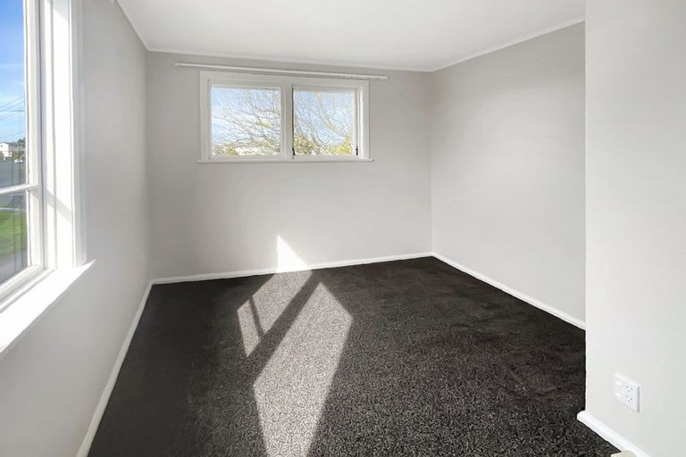 Photo of property in 34-36 Devon Crescent, Bulls, 4818