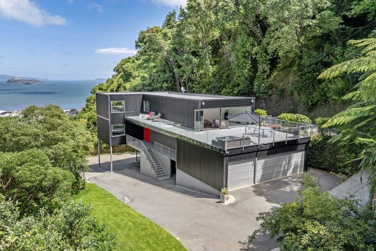 Photo of property in 18 Korokoro Road, Korokoro, Lower Hutt, 5012