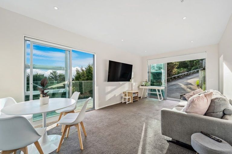 Photo of property in 87 Roberts Road, Matakatia, Whangaparaoa, 0930
