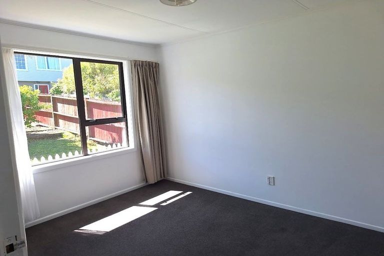 Photo of property in 17 Cypress Drive, Maungaraki, Lower Hutt, 5010