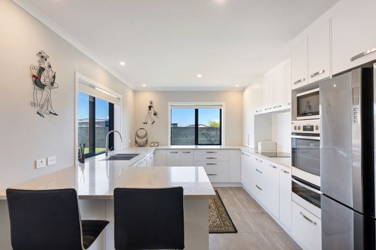 Photo of property in 7 Pohatu Lane, Otaki, 5512