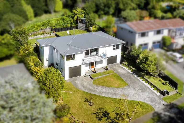 Photo of property in 37 Sunrise Boulevard, Tawa, Wellington, 5028