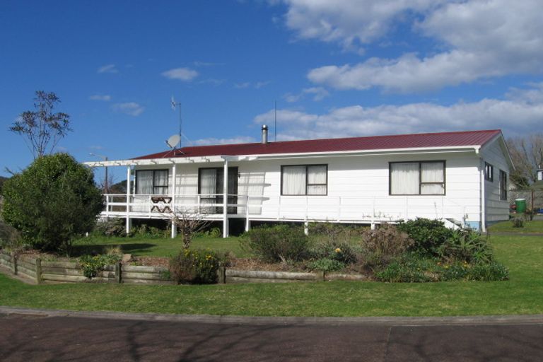 Photo of property in 104 Everitt Crescent, Whangamata, 3620