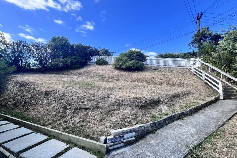 Photo of property in 100 Sidlaw Street, Strathmore Park, Wellington, 6022