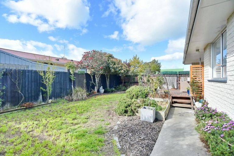 Photo of property in 2/5 Chadbury Street, Parklands, Christchurch, 8083