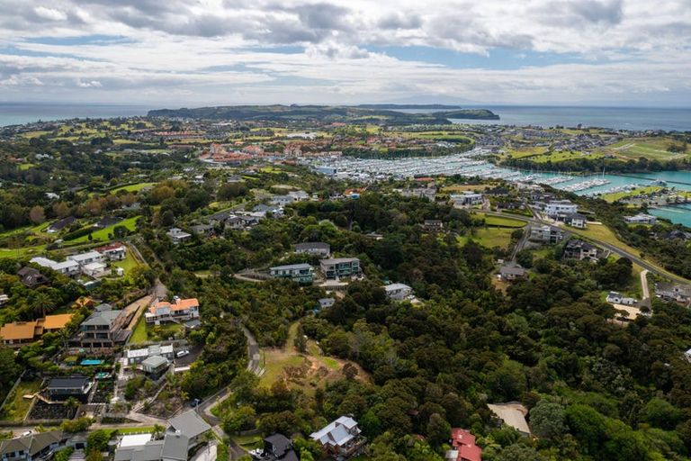 Photo of property in 81 Roberts Road, Matakatia, Whangaparaoa, 0930
