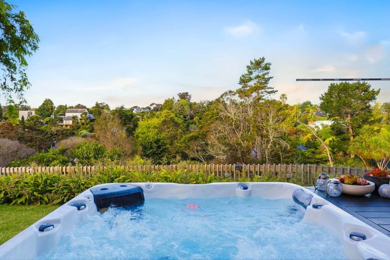 Photo of property in 22 Windfall Grove, Greenhithe, Auckland, 0632