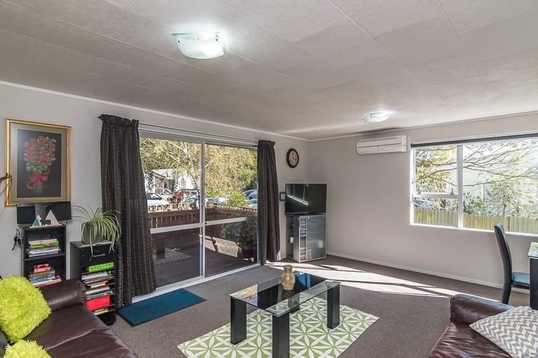 Photo of property in 32 Hookway Grove, Paraparaumu, 5032