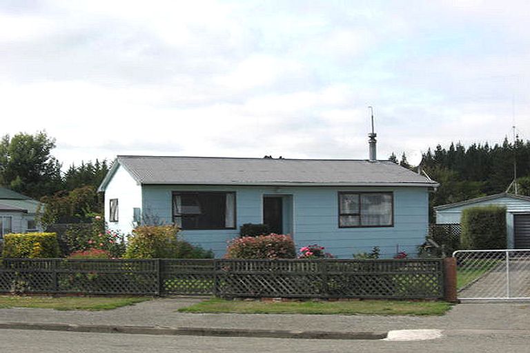 Photo of property in 3 Edward Street, Waimate, 7924