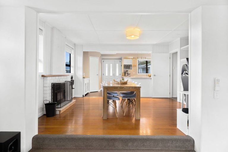 Photo of property in 22 Queen Road, Bellevue, Tauranga, 3110