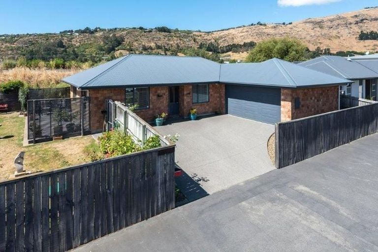 Photo of property in 19 Hamlet Lane, Heathcote Valley, Christchurch, 8022
