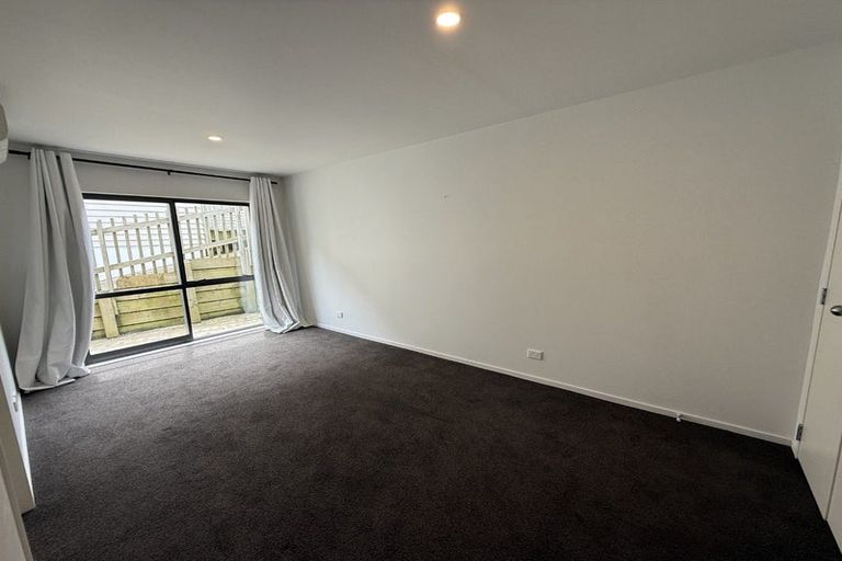 Photo of property in 106a Glanmire Road, Newlands, Wellington, 6037