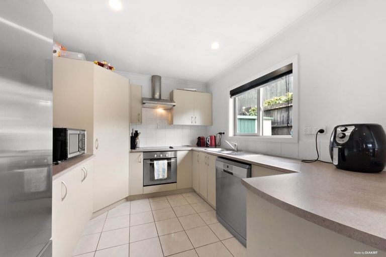 Photo of property in 51a Oreil Avenue, West Harbour, Auckland, 0618