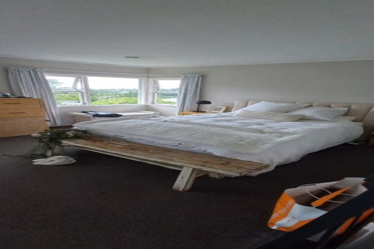 Photo of property in 1/18 Limmer Place, Browns Bay, Auckland, 0632